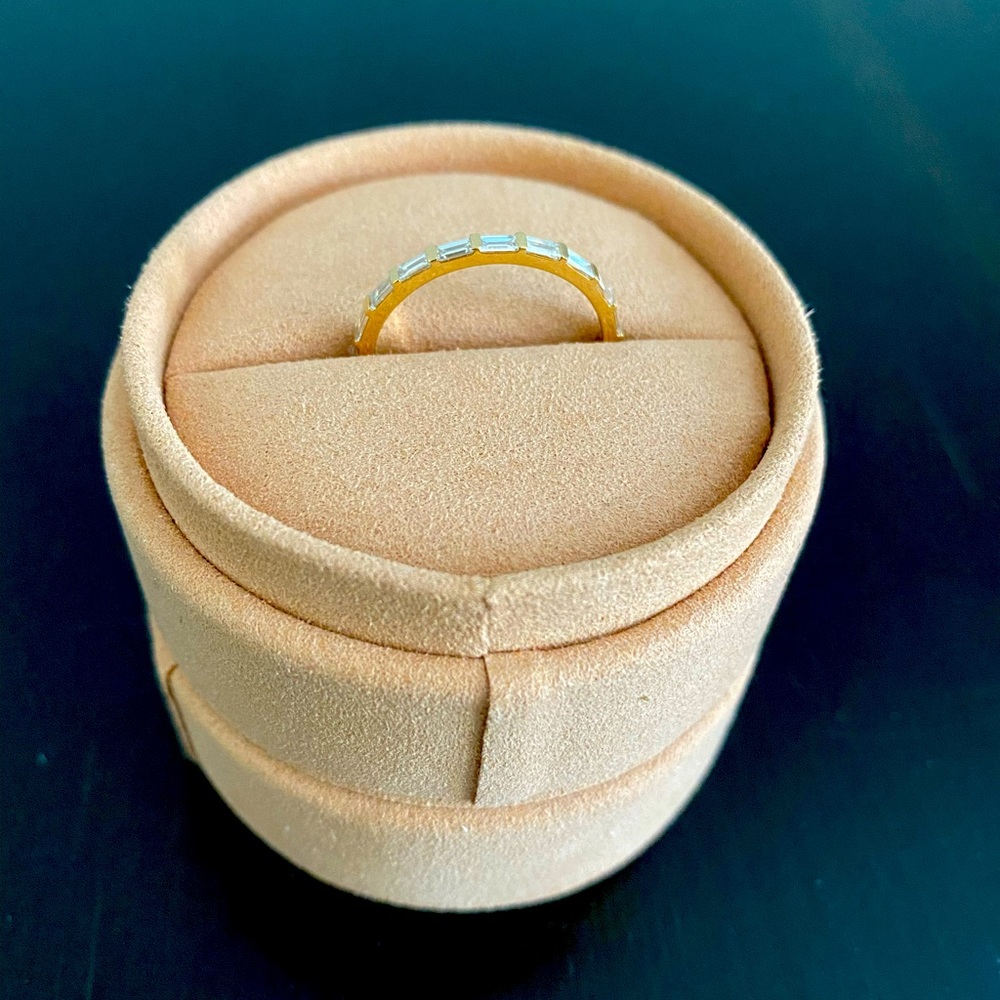 VRAI & ORO Infinity Baguette Band